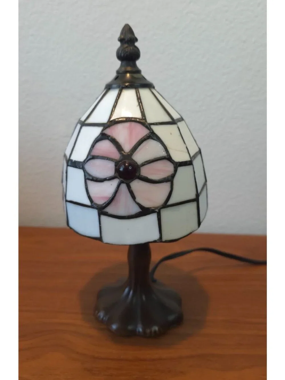 Vintage Tiffany-Style Accent Lamp w/ Stained Glass Floral Shade & Bronze Base